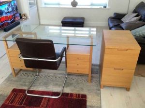 شیشه میز مدیریت