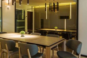  آینه کاری روی دیوار