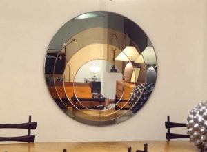  آینه روی دیوار