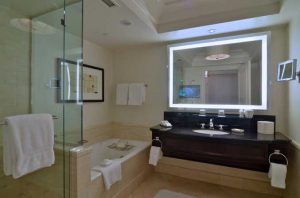 آینه نقره ای