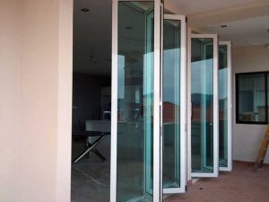 درب شیشه ای کشویی