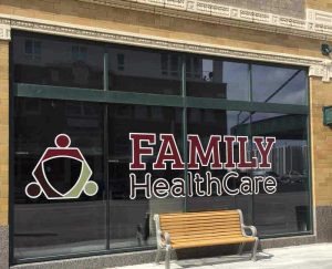 شیشه رنگی دیوارپوش