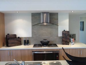 شیشه قوس دار