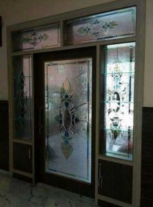 درب شیشه ای طرح دار