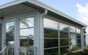 شیشه آینه ای