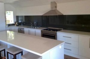 شیشه بین کابینتی