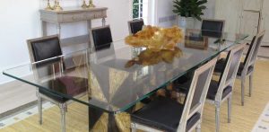 شیشه روی میز