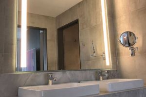 آینه با نور مخفی