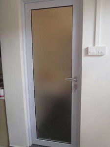 درب آلومینیومی دستشویی