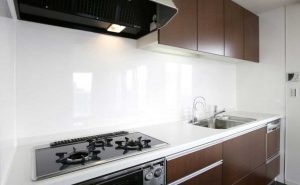 شیشه بین کابینتی