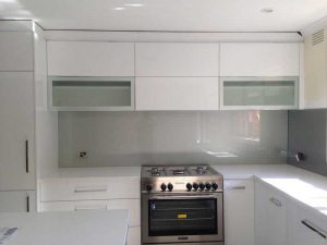 شیشه بین کابینتی