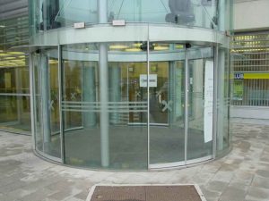 شیشه خم لمینت