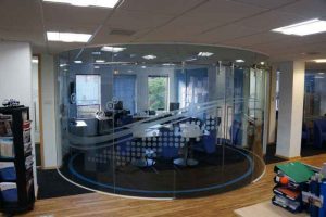 شیشه خم لمینت