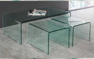 شیشه روی میز جلو مبلی