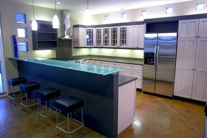 شیشه روی کابینت