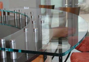 شیشه روی کابینت