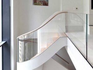 شیشه قوس دار