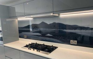 کابینت شیشه ای