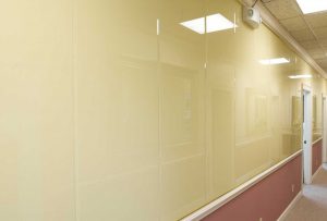 شیشه رنگی دیوارپوش