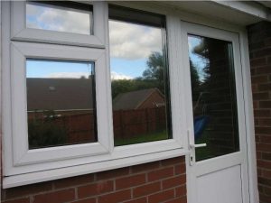 شیشه رنگی پنجره