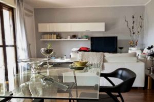 شیشه روی میز ناهارخوری