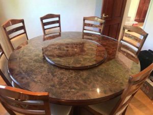 شیشه روی میز