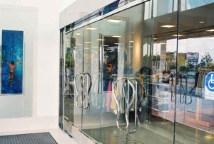 شیشه سکوریت فروشگاه