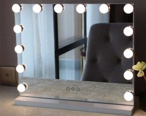 آینه لامپ دار