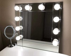 آینه لامپ دار