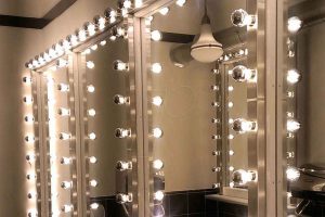 آینه لامپ دار