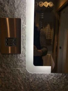 آینه نورپردازی