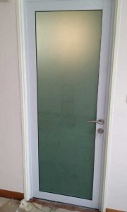 درب آلومینیومی دستشویی