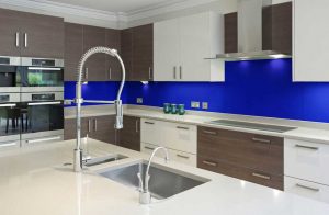 شیشه رنگی بین کابینتی