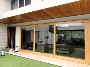 درب شیشه ای ریلی