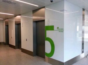 شیشه رنگی دیوارپوش