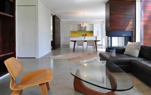 شیشه روی میز مبل