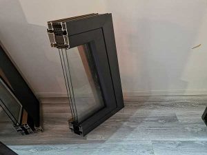 شیشه سه جداره