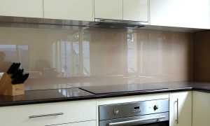 شیشه بین کابینتی