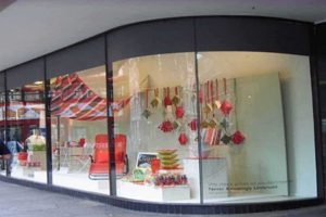 شیشه خم ویترین