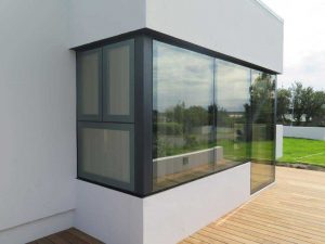 شیشه رنگی پنجره