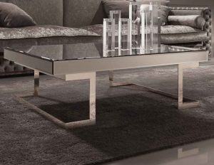 شیشه روی میز جلو مبلی