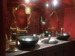 آینه کاری هتل