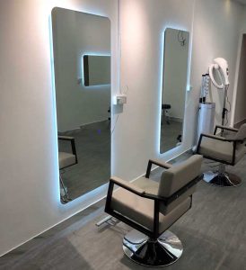 آینه آرایشگاه مردانه