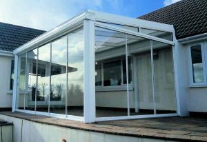 اتاقک شیشه ای