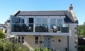 بالکن شیشه ای