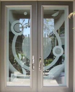 درب شیشه ای طرح دار