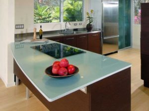 شیشه روی کابینت