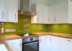 شیشه لاکوبل رنگی بین کابینتی