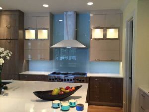شیشه لاکوبل رنگی بین کابینتی
