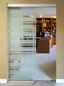 درب شیشه ای طرح دار